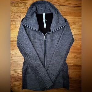 Lululemon Athletica Radiant Heathered Gray Sweatshirt Zipper Jacket. Size 4.NWOT
